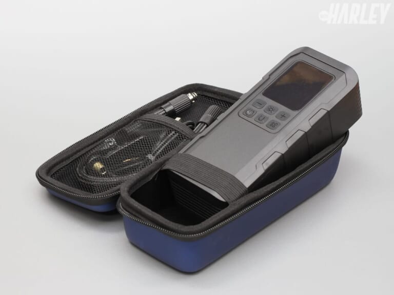 キジマ｜スマートエアポンプ収納ケース｜設定空気圧まで、ボタンひと押し。自動でみるみる充填する便利グッズを紹介