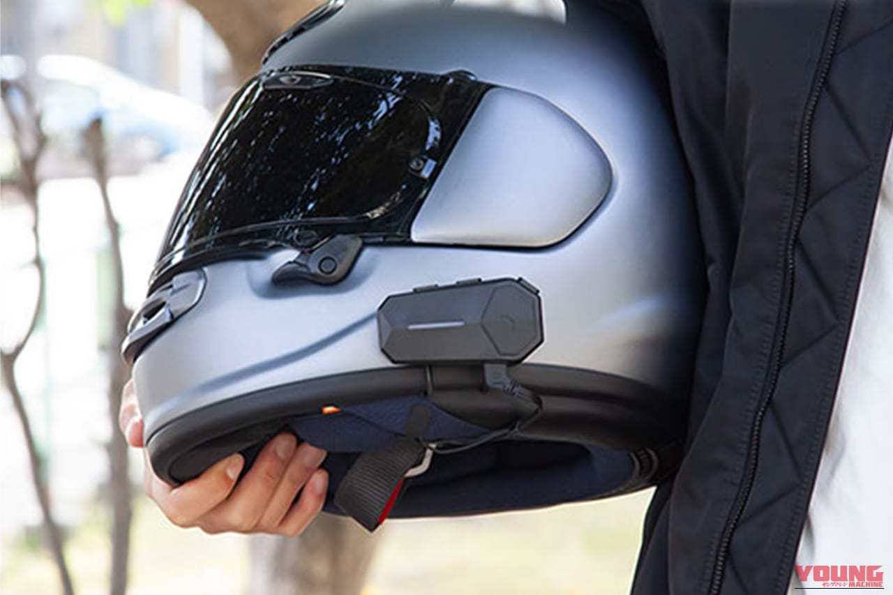 MAXWIN　id-MOTO-K1をヘルメットに装着した画像｜高機能で高コスパ。大容量バッテリーで55時間連続駆動。IPX6レベルの防水性能を実現、ノイキャンまで搭載した「id-MOTO-K1」が新登場