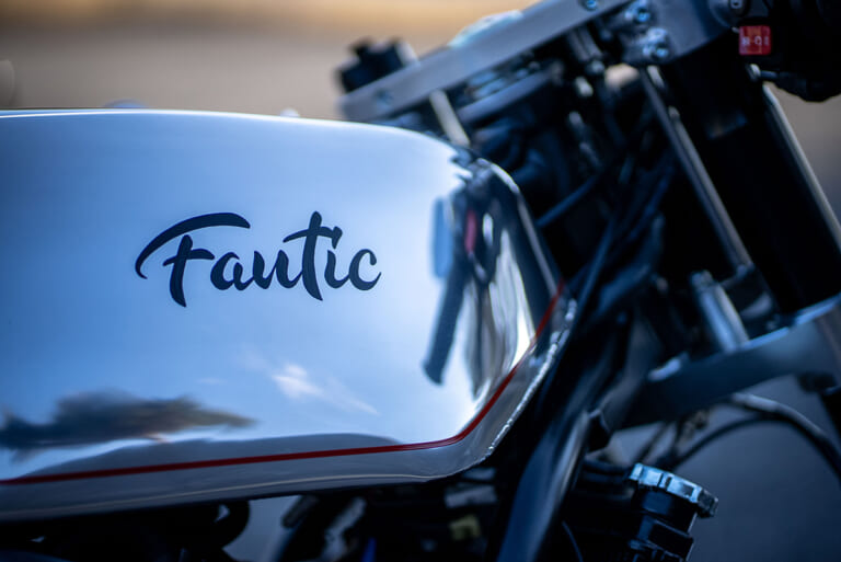 CABALLERO｜Scrambler700｜カスタム｜46works｜モータリスト｜FANTIC｜ピンストライプ｜世界的ビルダーがCABALLERO SCRAMBLER700をカフェレーサーに！