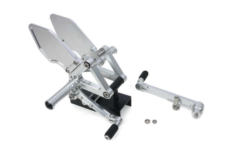 【新型CB1000Fカスタム】アクティブから可変オフセット採用のステムキットやバックステップが登場!|【ホンダ(HONDA)CB1000Fカスタム】アクティブから可変オフセット採用のステムキットやバックステップが登場!