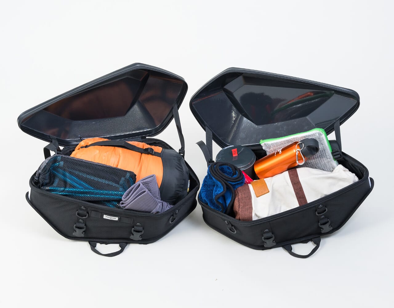 カービングシェルケース2｜【新商品】小型シートに完全フィット！ステー不要のスポーツシェイプサイドバッグ「カービングシェルケース2」がタナックスから新発売！