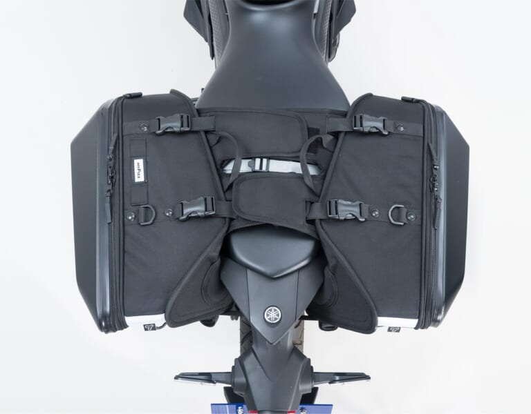 カービングシェルケース2｜【新商品】小型シートに完全フィット！ステー不要のスポーツシェイプサイドバッグ「カービングシェルケース2」がタナックスから新発売！