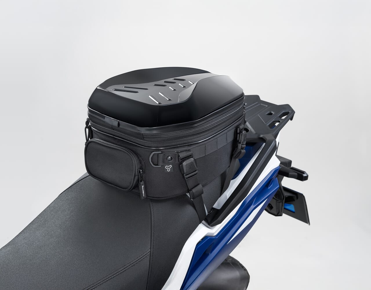 シェルシートバッグＬ｜【新商品】行きも帰りも充分積める！拡張機能付き大容量PCシートバッグ「シェルシートバッグL」がタナックスから新発売！