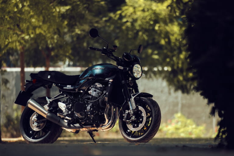 カワサキ｜Z900RS ブラックボールエディション｜欧州仕様｜2026年モデル｜カワサキ新型「Z900RS」に“無印モデル”が登場！ 5psパワーアップ、SEとブラックボールは日本と共通【欧州】