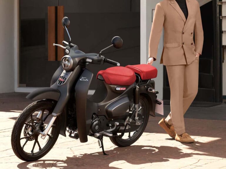 ホンダ｜スーパーカブC125｜タイ仕様｜2026年モデル｜ブラウンシートの銀/灰が新登場！ ホンダ「スーパーカブC125」新型2026年モデルはクラフトマンシップを前面に【海外】