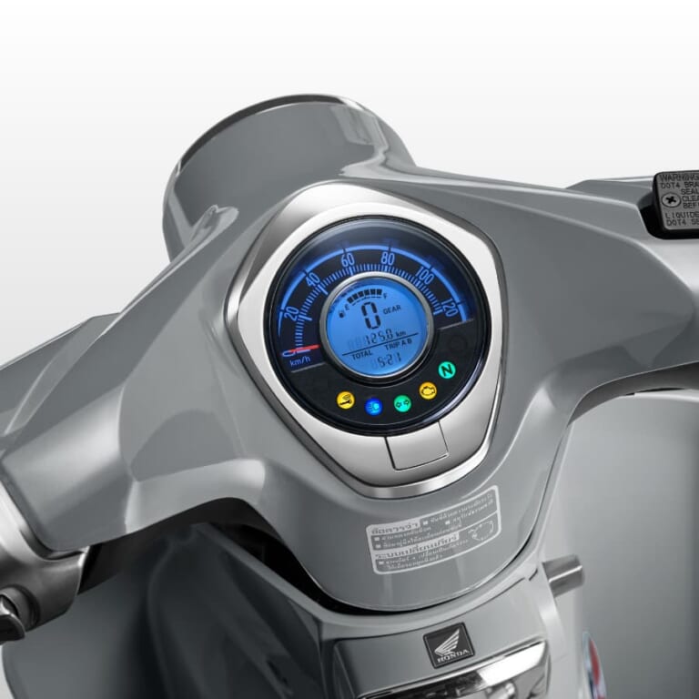 ホンダ|スーパーカブC125|タイ仕様|2026年モデル|ブラウンシートの銀/灰が新登場! ホンダ「スーパーカブC125」新型2026年モデルはクラフトマンシップを前面に【海外】