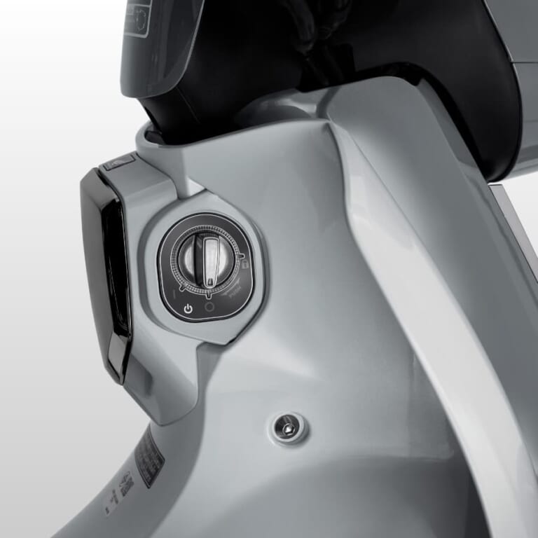 ホンダ｜スーパーカブC125｜タイ仕様｜2026年モデル｜ブラウンシートの銀/灰が新登場！ ホンダ「スーパーカブC125」新型2026年モデルはクラフトマンシップを前面に【海外】