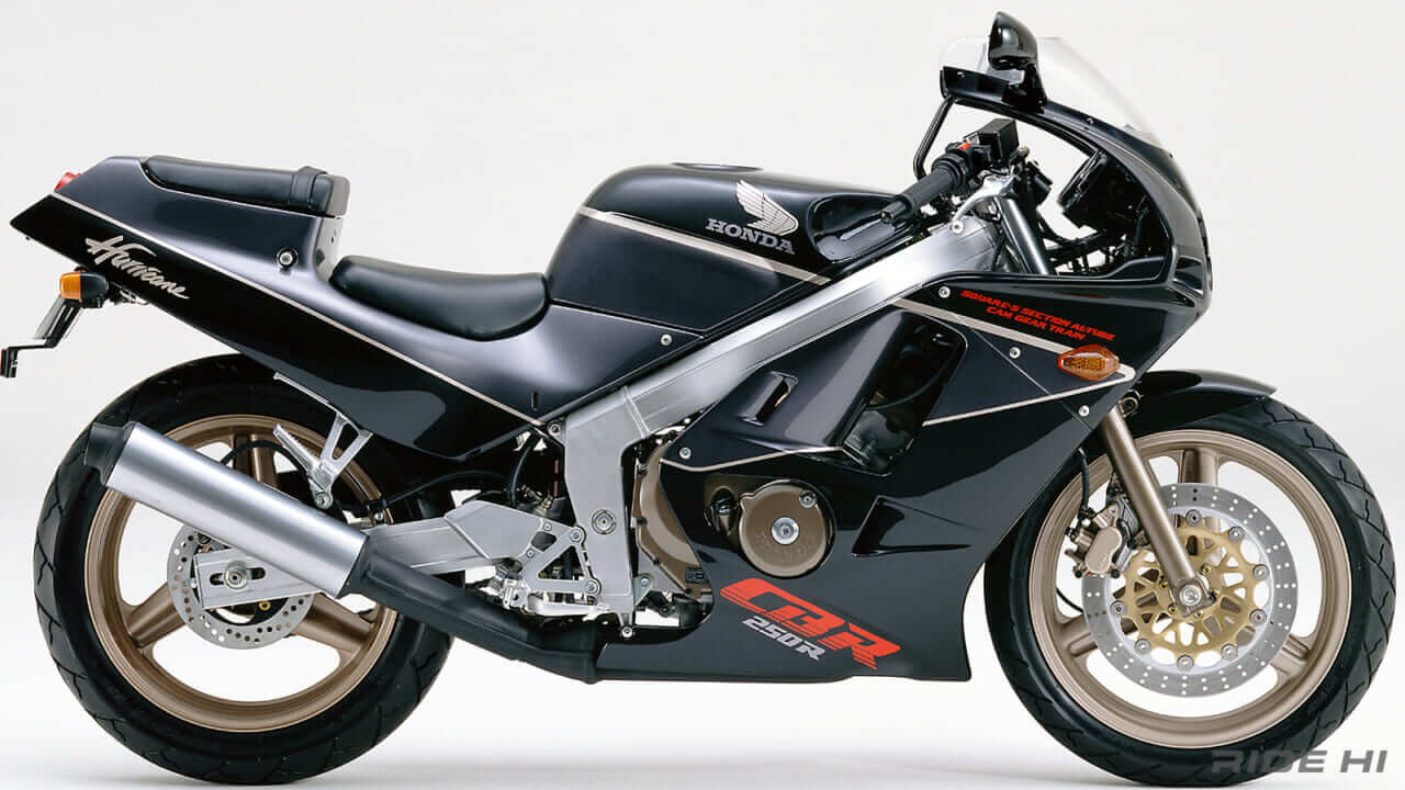 ホンダ｜CBR250R｜1988年｜「ライバル撃墜へ!」ホンダ「CBR250R（MC19）」は美しいレプリカのデザインと共にポテンシャルも熟成！