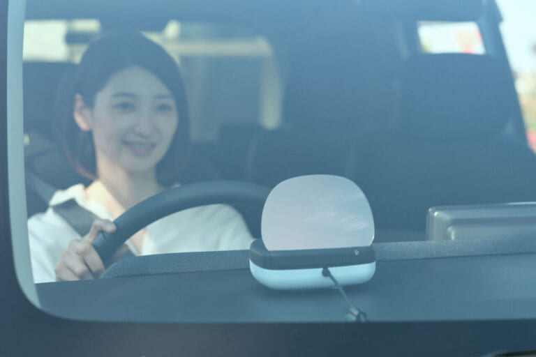 日本精機 LumieHUD｜【カー用品】日本精機の後付けHUD「LumieHUD」が機能的でかわいすぎる【視線移動なしで速度を把握!】