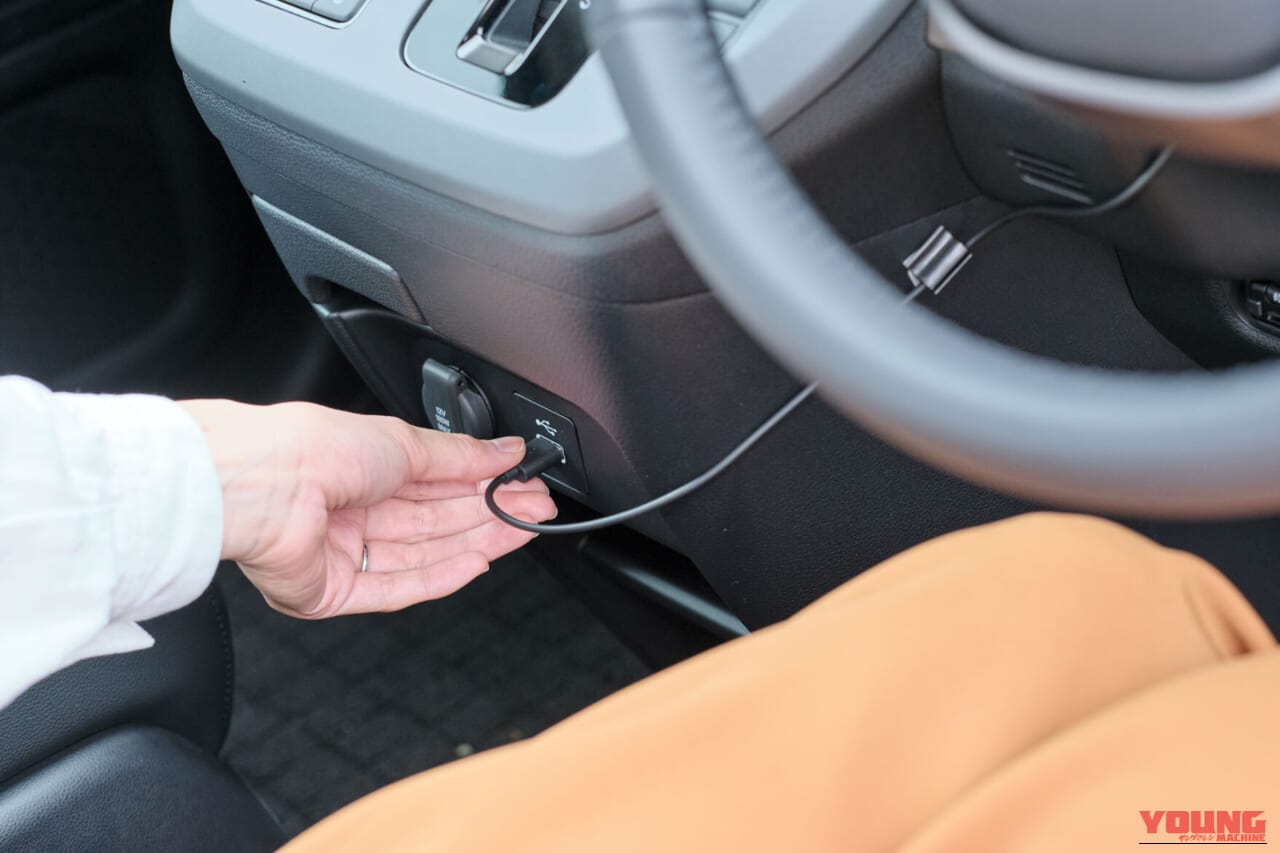 日本精機 LumieHUD|【カー用品】日本精機の後付けHUD「LumieHUD」が機能的でかわいすぎる【視線移動なしで速度を把握!】