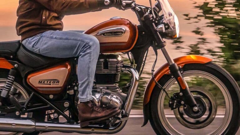 簡易ナビが全車装備に！ ロイヤルエンフィールドが新型クルーザー「メテオ350」を発表、A＆SクラッチやUSB-C急速充電ポート、LEDライトも