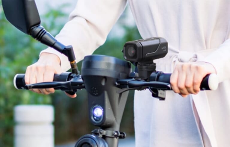 MAXWINのオールラウンド小型ドライブレコーダー「id-C5Pro」に付属する自転車用マウント｜充電式だから配線不要。あらゆる車種に対応、誰でもカンタンに取り付けOK！ 買ってすぐ使える防水モデル「id-C5Pro」を紹介