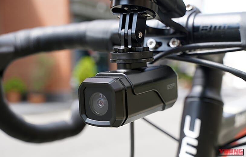 MAXWINのオールラウンド小型ドライブレコーダー「id-C5Pro」に付属する変換アダプター｜充電式だから配線不要。あらゆる車種に対応、誰でもカンタンに取り付けOK！ 買ってすぐ使える防水モデル「id-C5Pro」を紹介