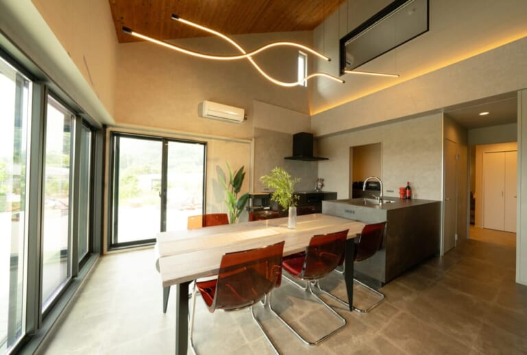 千葉・鴨川にバイカー専用の貸別荘「RIN」がオープン。ガレージ完備の“大人の隠れ家”を徹底解説|千葉・鴨川にライダー専用の貸別荘「RIN」がオープン。ガレージ完備の“大人の隠れ家”を徹底解説