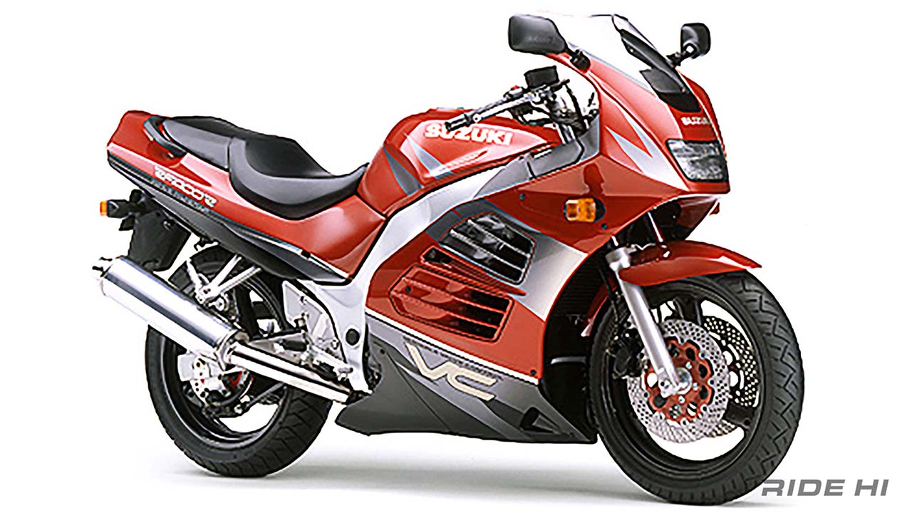 「後期型は可変バルブシステム搭載!」敢えてビッグバイクの車格を与えたスズキ「RF400R」の突き抜けた存在感!