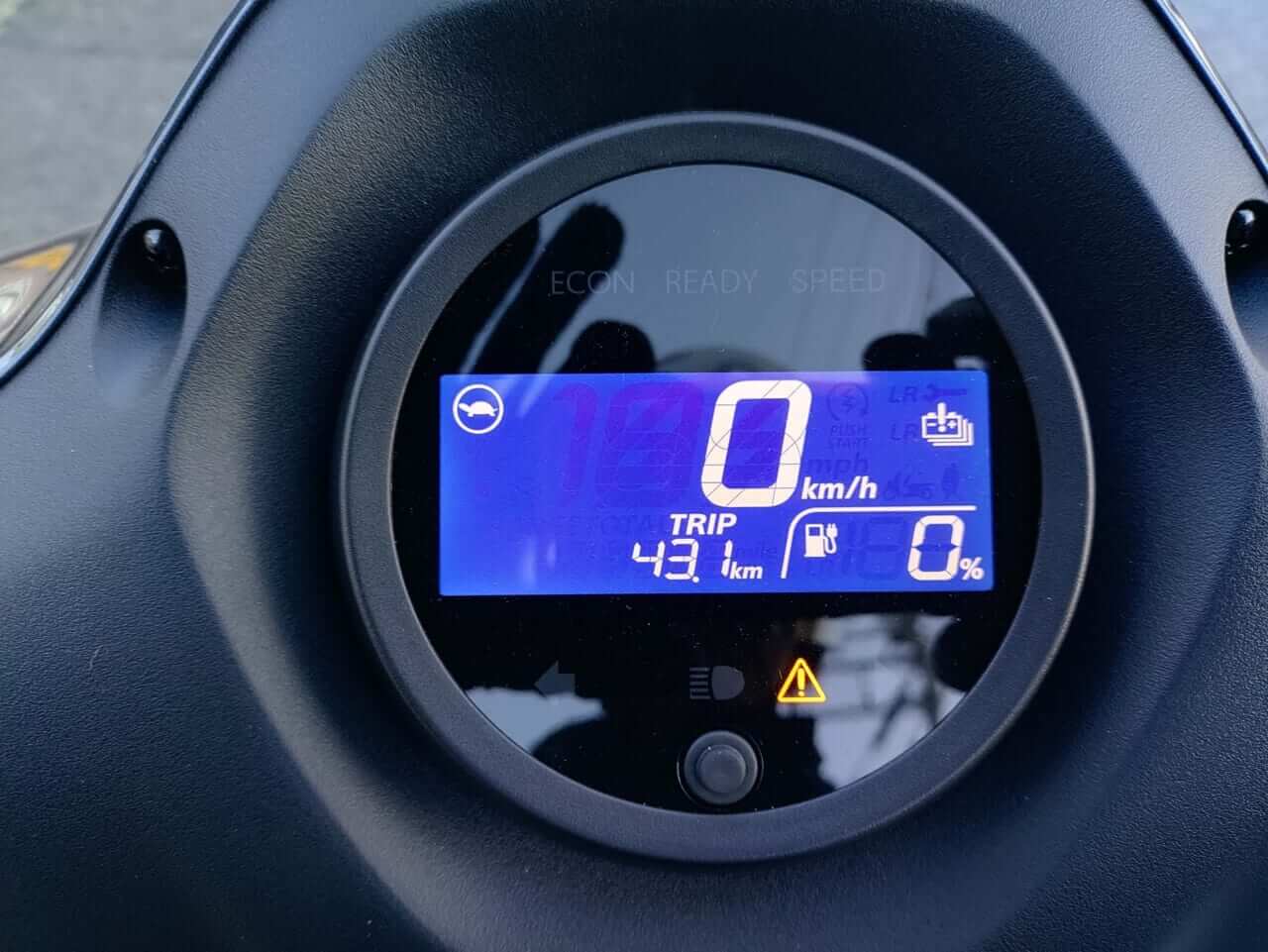 |【バッテリーを交換しながら走り回れ!】ヤマハの新型電動スクーター「JOG E」’25モデル試乗レポート