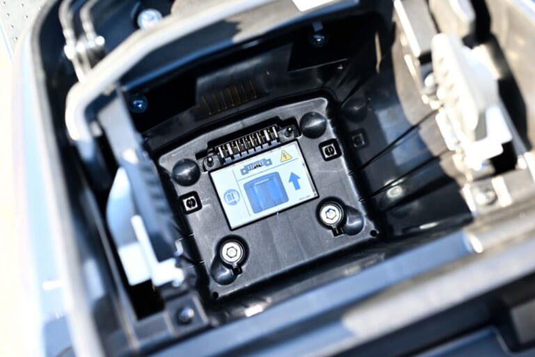 ヤマハ|JOG E|【バッテリーを交換しながら走り回れ!】ヤマハの新型電動スクーター「JOG E」’25モデル試乗レポート