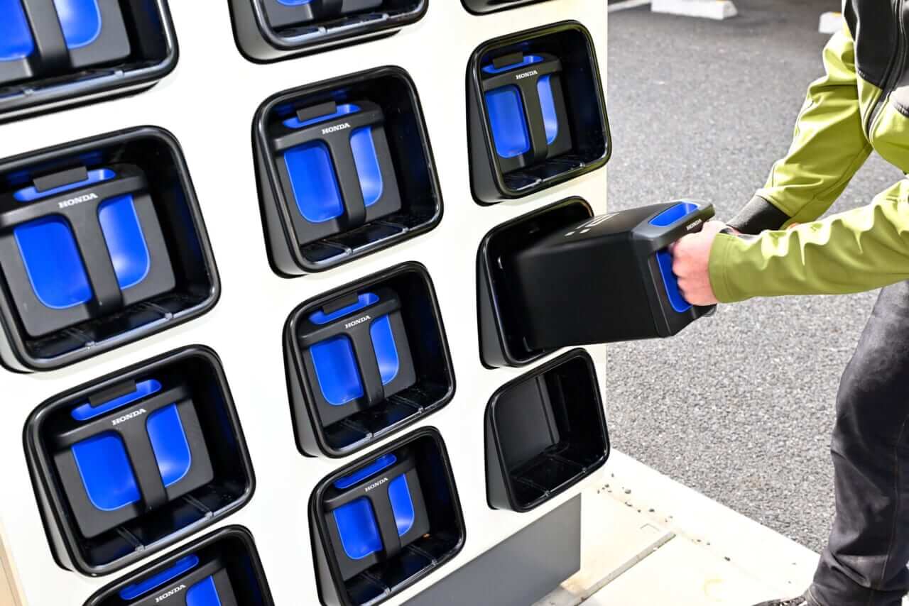 ヤマハ|JOG E|【バッテリーを交換しながら走り回れ!】ヤマハの新型電動スクーター「JOG E」’25モデル試乗レポート