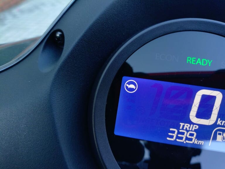 ヤマハ|JOG E|【バッテリーを交換しながら走り回れ!】ヤマハの新型電動スクーター「JOG E」’25モデル試乗レポート