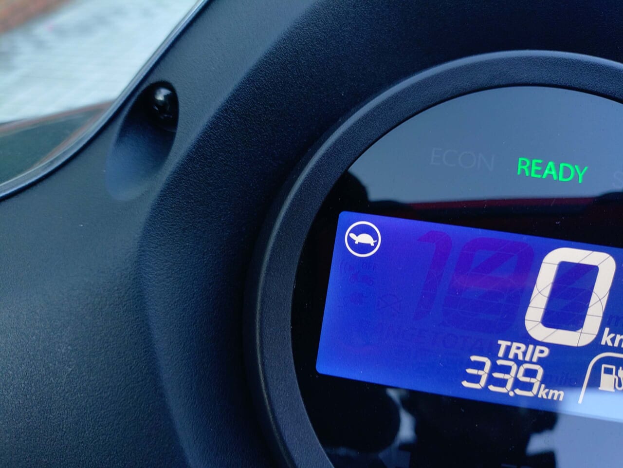 |【バッテリーを交換しながら走り回れ!】ヤマハの新型電動スクーター「JOG E」’25モデル試乗レポート