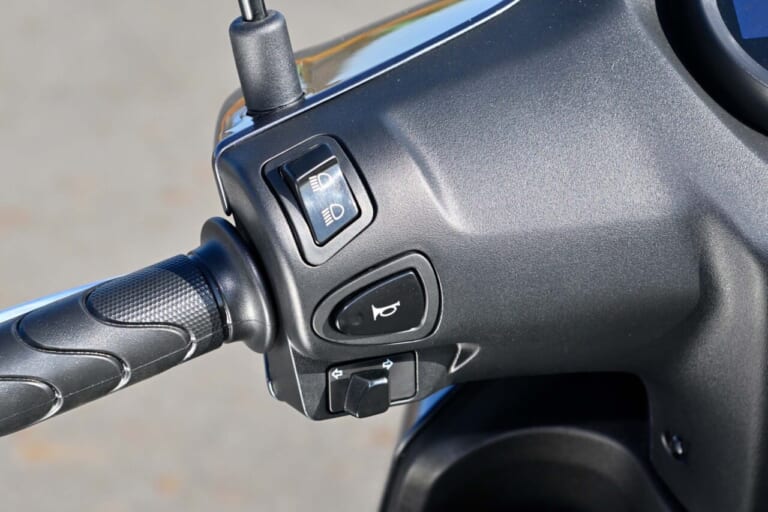 ヤマハ|JOG E|【バッテリーを交換しながら走り回れ!】ヤマハの新型電動スクーター「JOG E」’25モデル試乗レポート