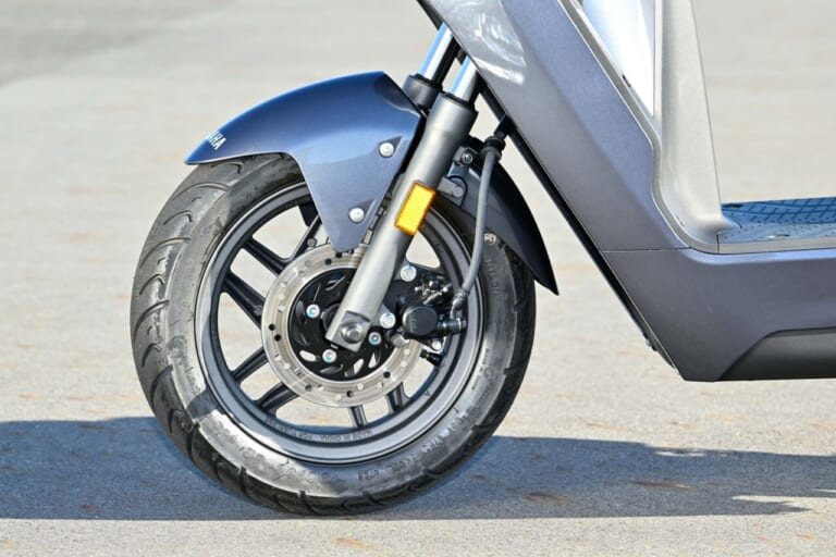 ヤマハ|JOG E|【バッテリーを交換しながら走り回れ!】ヤマハの新型電動スクーター「JOG E」’25モデル試乗レポート