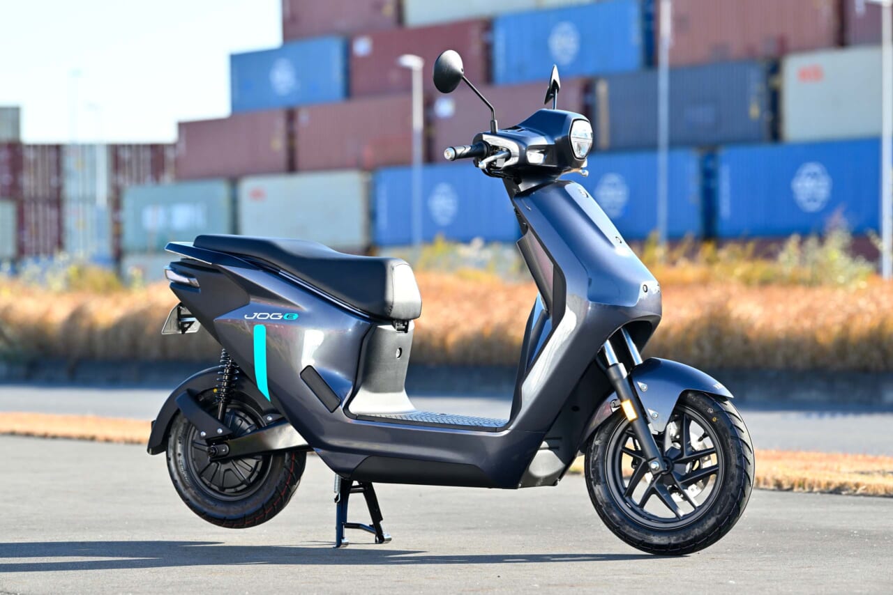 ヤマハ|JOG E|【バッテリーを交換しながら走り回れ!】ヤマハの新型電動スクーター「JOG E」’25モデル試乗レポート