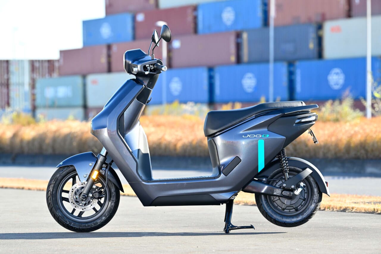 ヤマハ｜JOG E｜【バッテリーを交換しながら走り回れ!】ヤマハの新型電動スクーター「JOG E」’25モデル試乗レポート