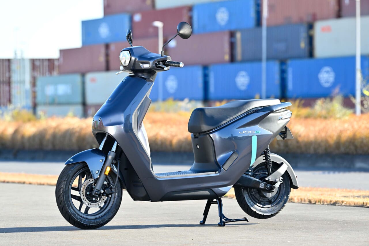ヤマハ｜JOG E｜【バッテリーを交換しながら走り回れ!】ヤマハの新型電動スクーター「JOG E」’25モデル試乗レポート