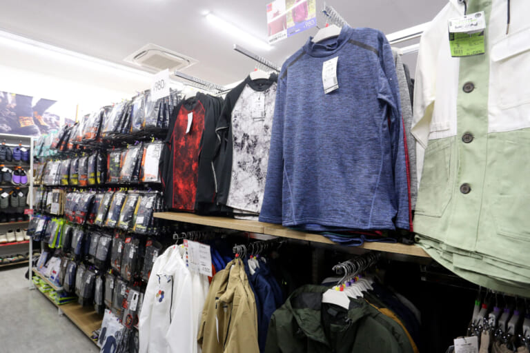 冬のバイクが変わる！ワークマン「780円〜」の最強インナー4選。最新の吸湿発熱で真冬でも寒くない？