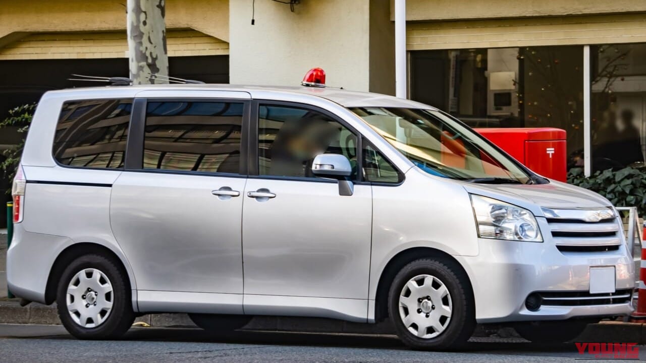 ｜「まさか…」「そんなのアリ？」気がつけばミラー越しにピタリと張り付くセダン。