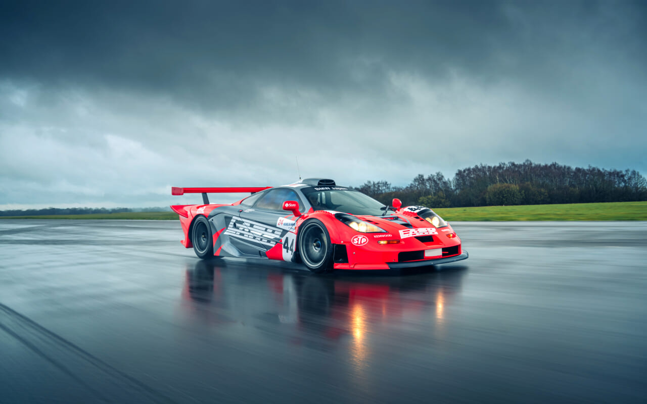 ｜予想価格は32億円超！土屋圭市がル・マンを戦った「マクラーレンF1 GTR」が競売に。伝説のロングテールはなぜ“最強”と呼ばれたのか