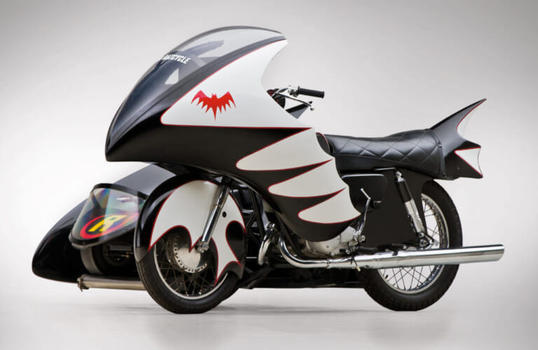 1966年|バットサイクル|「えっ、50年前のヤマハのバイクが?」「これ本物なのか」防弾仕様(設定)の当時ものが1966年からタイムスリップ!