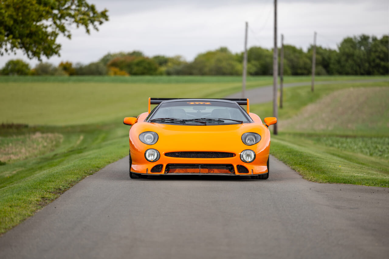 ｜ジャガーXJ220Sの正体とは？ 幻のル・マン優勝と、世界限定6台の「公道を走るレーシングカー」の真実