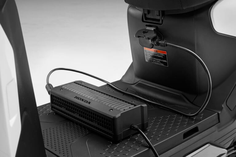 ホンダ｜アイコンe:｜2026年モデル｜補助金なしで22万円！ ホンダが『充電インフラなし』でも使える新型EV原付「ICON e:」を発表