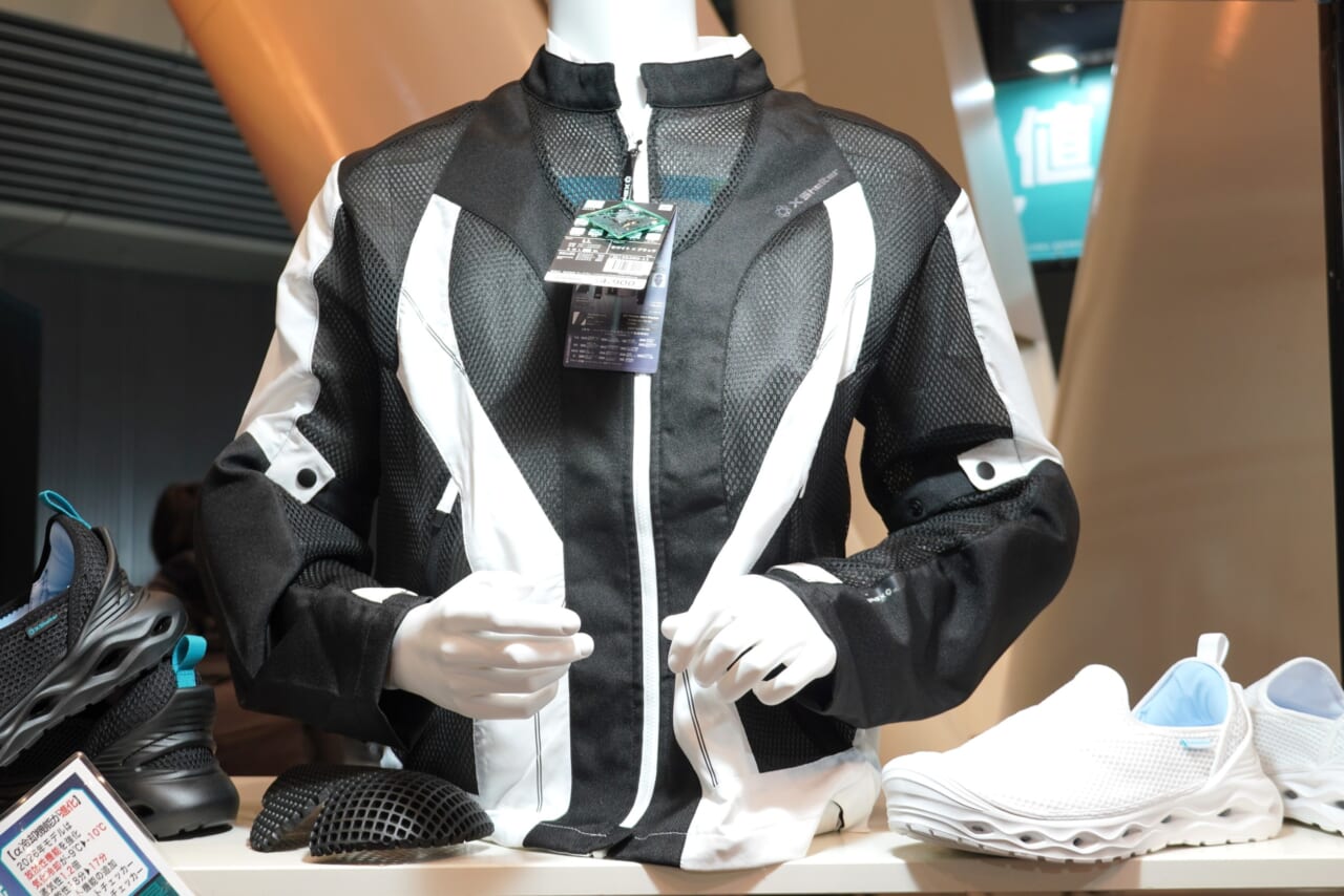 ｜【ワークマン】ツーリングの疲れを癒すリカバリーウエア大増産!! メッシュジャケットやペルチェベストなど、パワーアップしたライダー向けアイテムを実物チェック！
