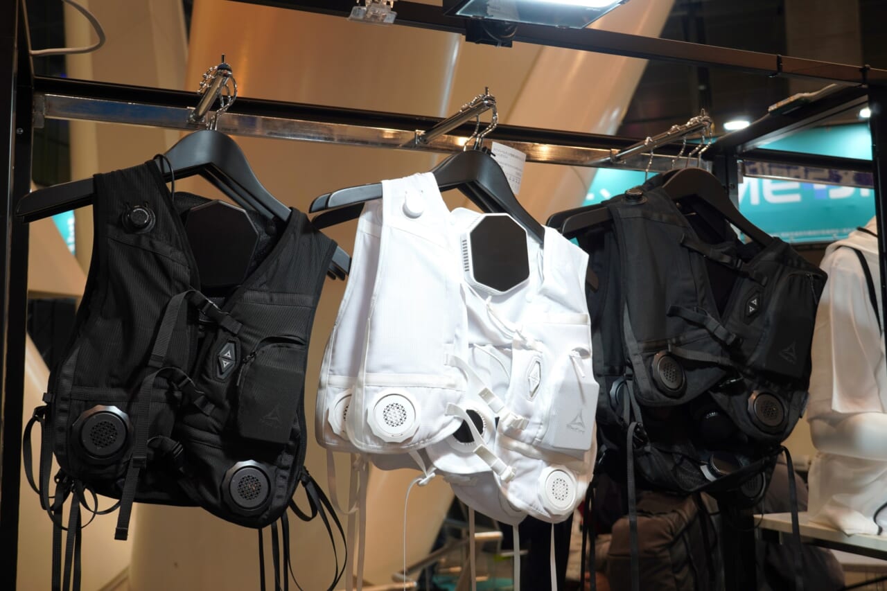 ｜【ワークマン】ツーリングの疲れを癒すリカバリーウエア大増産!! メッシュジャケットやペルチェベストなど、パワーアップしたライダー向けアイテムを実物チェック！