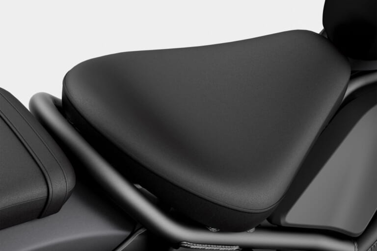 HONDA REBEL 500［2025 model］ブラック　シート｜ホンダ レブル500〈いま国内で買える新型バイクカタログ｜大型二輪(750-401cc)〉【2026最新版】