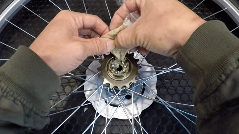 【DIY整備の裏技】小さいボールベアリングの超簡単インストール方法:「面倒くさい→もっとやりたい」になった!|【DIY整備の裏技】小さいボールベアリングの超簡単インストール方法:「面倒くさい→もっとやりたい」になった!