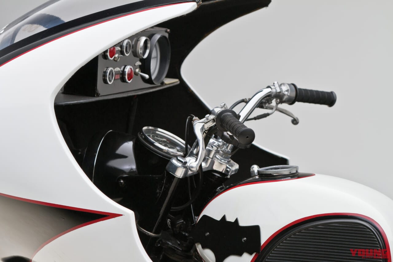 1966年|バットサイクル|「えっ、50年前のヤマハのバイクが?」「これ本物なのか」防弾仕様(設定)の当時ものが1966年からタイムスリップ!