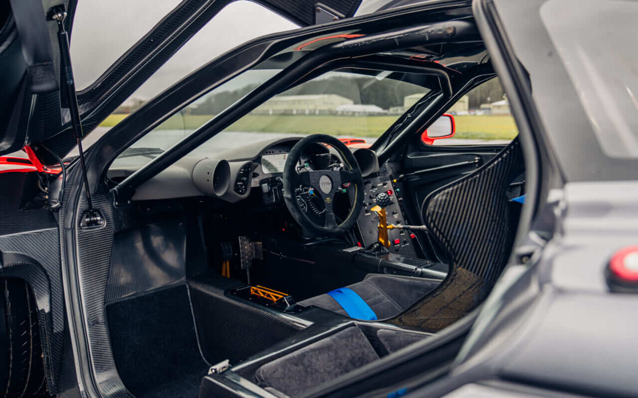 ｜予想価格は32億円超！土屋圭市がル・マンを戦った「マクラーレンF1 GTR」が競売に。伝説のロングテールはなぜ“最強”と呼ばれたのか