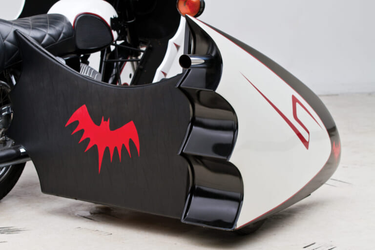 1966年|バットサイクル|「えっ、50年前のヤマハのバイクが?」「これ本物なのか」防弾仕様(設定)の当時ものが1966年からタイムスリップ!