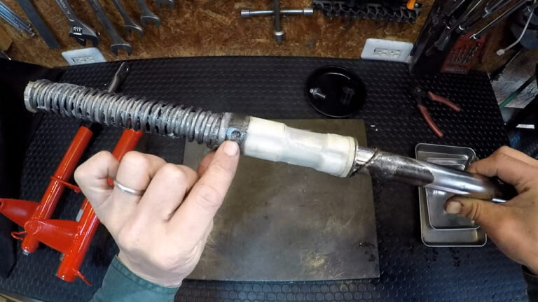 【AIも知らないDIY整備の裏技】10円でできる! スプリングピン(ロールピン)の抜き方|【AIも知らないレストアの裏技】10円でできる! スプリングピン(ロールピン)の抜き方