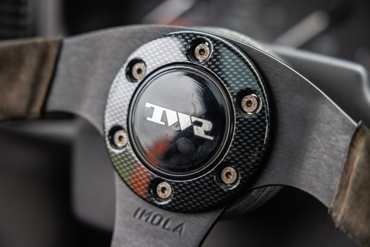 ｜ジャガーXJ220Sの正体とは？ 幻のル・マン優勝と、世界限定6台の「公道を走るレーシングカー」の真実