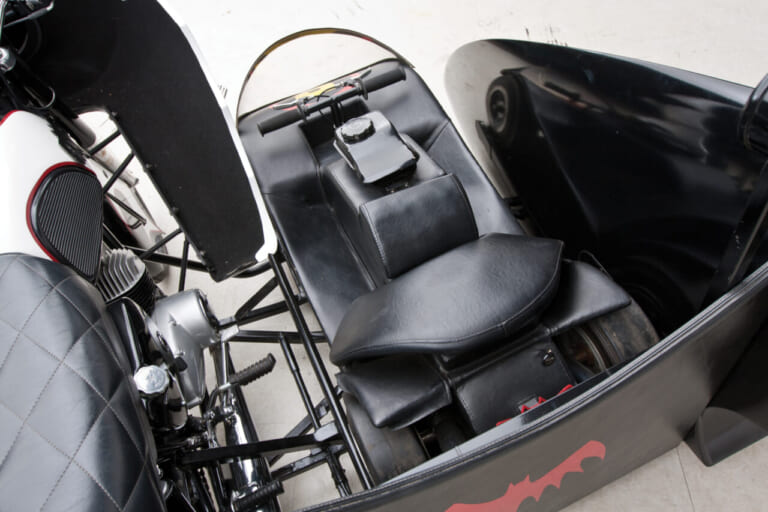 1966年|バットサイクル|「えっ、50年前のヤマハのバイクが?」「これ本物なのか」防弾仕様(設定)の当時ものが1966年からタイムスリップ!