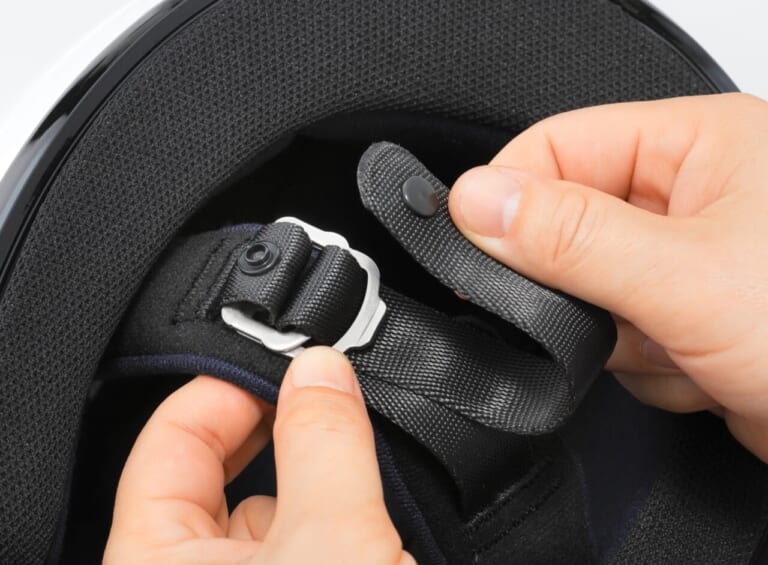 YF-1S Roll Bahn|ワイズギアの新作ヘルメットは「音叉マーク」推し!なんと、フルフェイスが16,500円、スライドサンバイザー付き万能ジェットが17,050円だ!