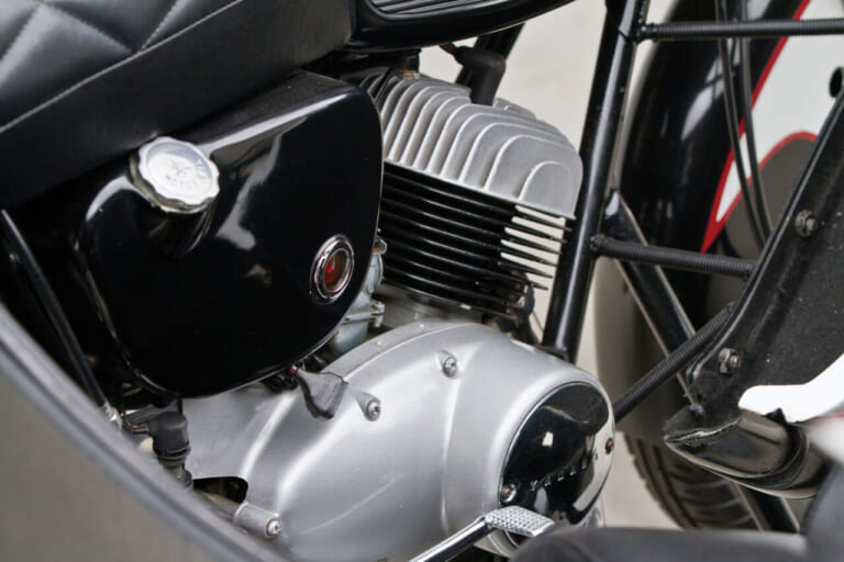 1966年|バットサイクル|「えっ、50年前のヤマハのバイクが?」「これ本物なのか」防弾仕様(設定)の当時ものが1966年からタイムスリップ!