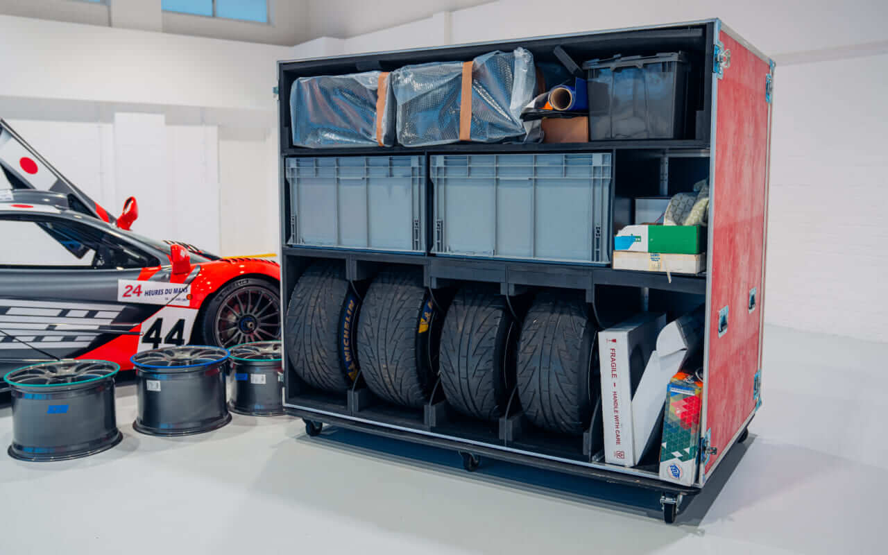 ｜予想価格は32億円超！土屋圭市がル・マンを戦った「マクラーレンF1 GTR」が競売に。伝説のロングテールはなぜ“最強”と呼ばれたのか