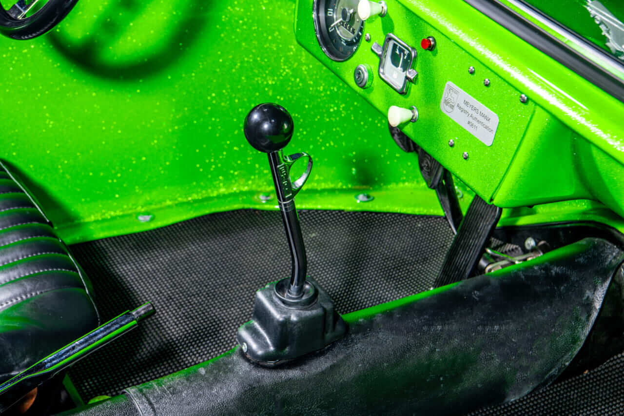 ｜屋根も窓もない「究極の遊び車」！今や1000万円級の価値？伝説のバギー『マイヤーズ・マンクス』がEVで復活するほど愛される理由