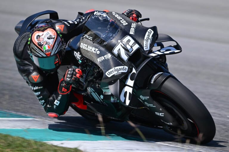 マルコ・ベッツェッキ(アプリリアレーシング)|【2026最新】MotoGPヘルメット勢力図|シェア1位をSHOEIが奪取!レプリカモデルの販売やキャンペーンの情報もお届け